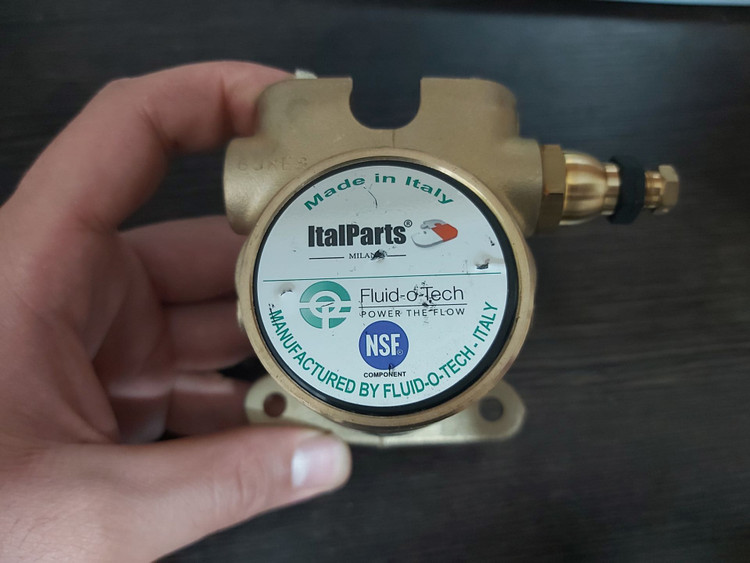کله پمپ جیمبالی فلویدوتک Fluid-O-Tech ایتالیایی 200 لیتر در ساعت سه پیچ